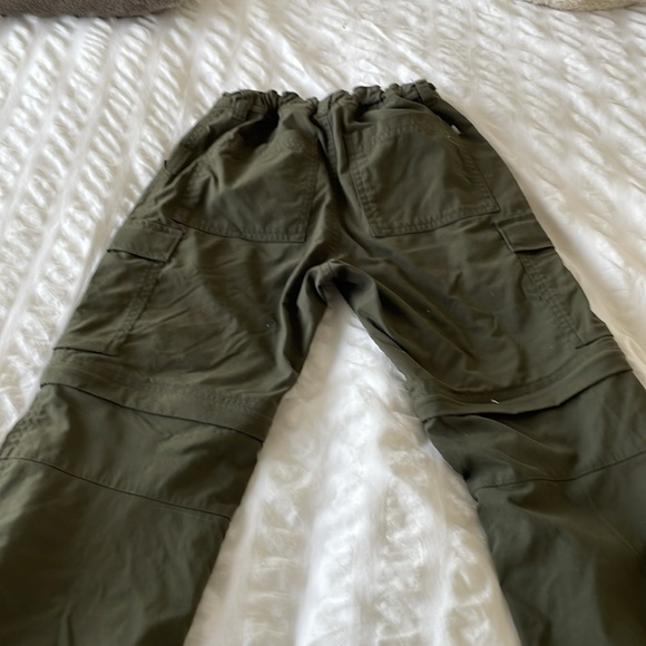 Kids Olive REI hiking pants with detachable lower bottoms to make into shorts - Picture 2 of 7